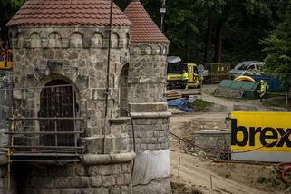 Obří stavební průšvih. Firma Brex po sobě nechala rozdělané stavby za stamiliony - Novinky